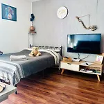 Climatise Le Flot Bleu Proche Plages, Aeroport, Centre Formations, Cap 3000, Cerfpa Apartment *